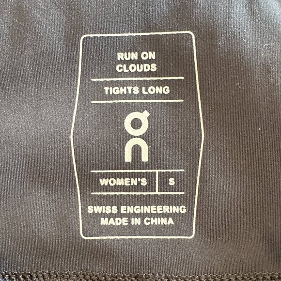 On Run on Clouds Black Leggings Tights Long - Picture 5 of 9